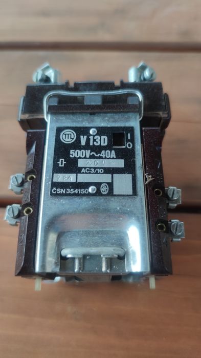 Stary stycznik trójfazowy V13D bakelitowy retro