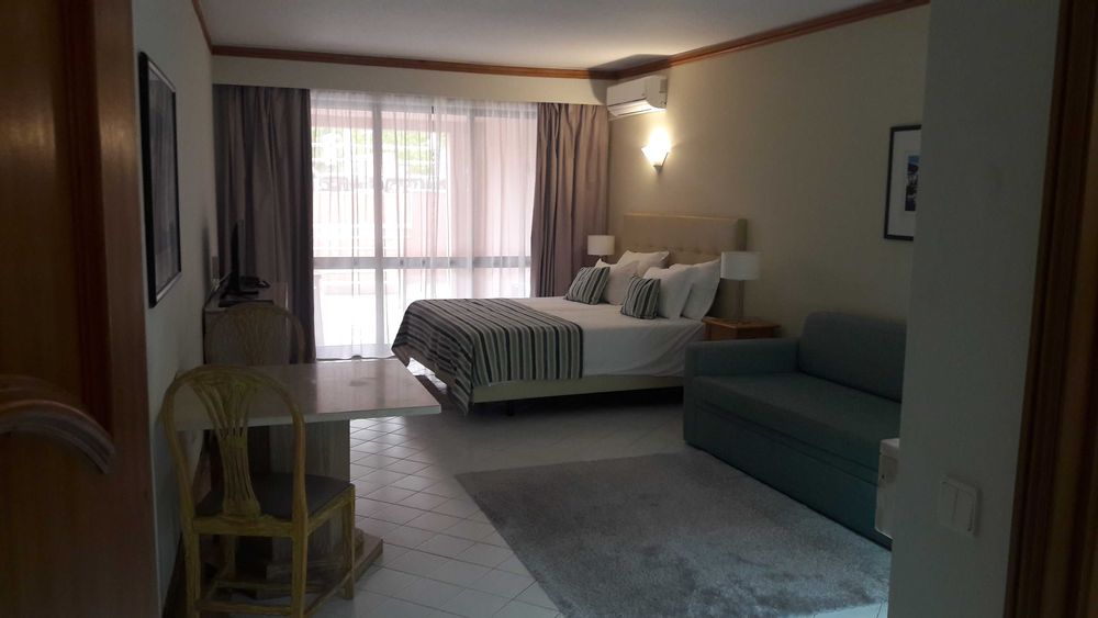 T0 Cond Fechado c/Piscina no Forte S João