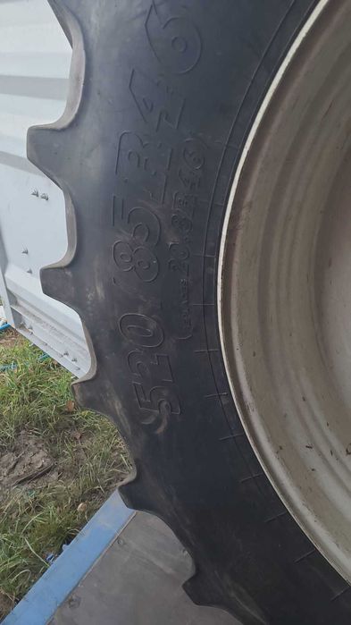 koła VALTRA  SERIA T między  rzędzie