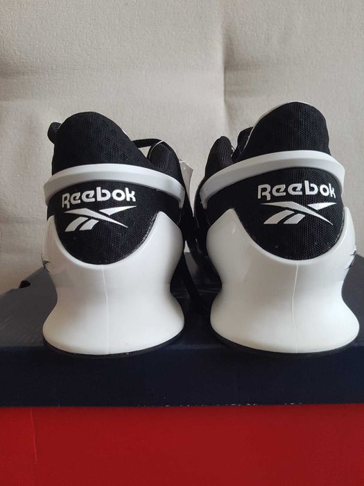 Buty damskie sportowe na koturnie Reebok.
