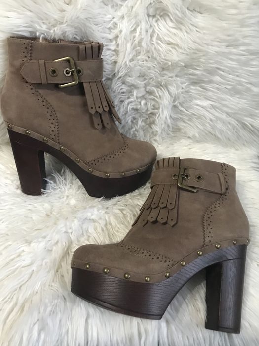 Botas/Botins com salto plataforma estilo cortiça utilizadas apenas 2 vezes