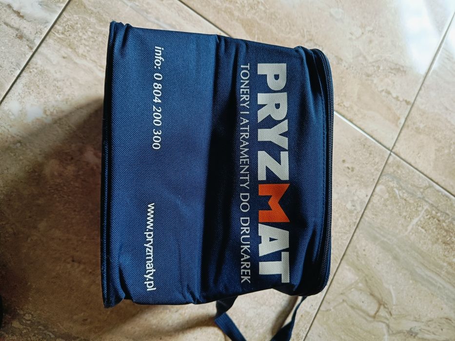 Torba termiczna w kolorze granatowym.