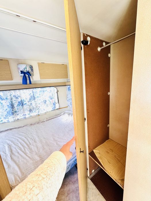 Caravna Vimara com documentos.