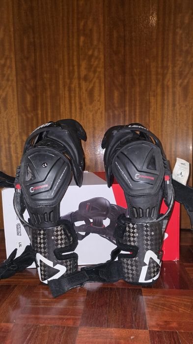 Joelheiras Leatt C Frame Pro Carbon