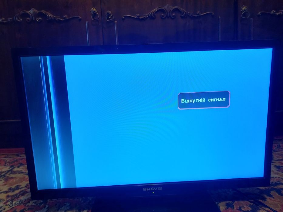 Телевізор Bravis Led  22 дюйма+ кріплення на стіну