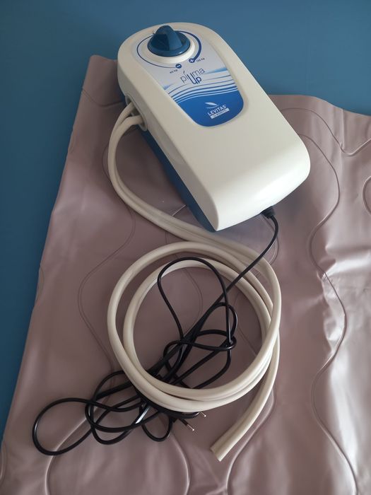 Colchão espuma + colchão anti-escaras praticamente novos