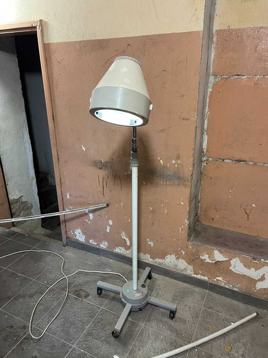 Lampa zabiegowa bezcieniowa lekarska