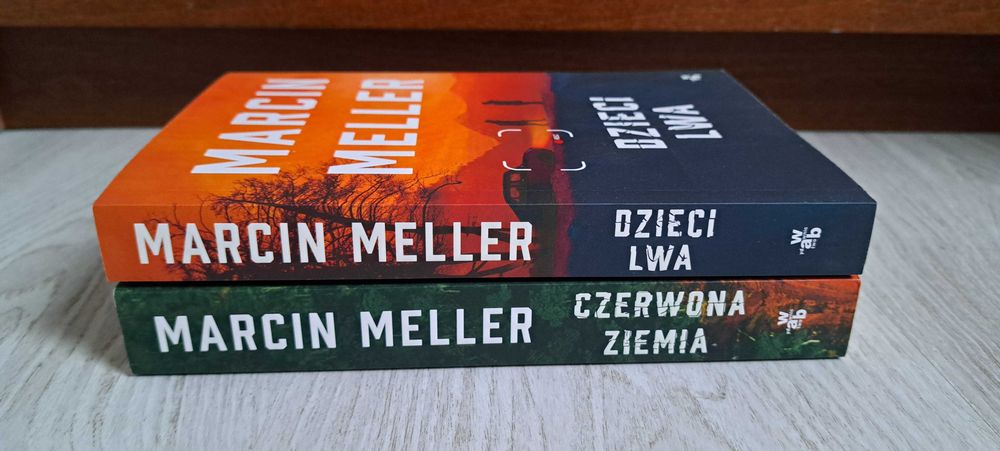 2x Marcin Meller Czerwona Ziemia + Dzieci Lwa   JAK NOWE