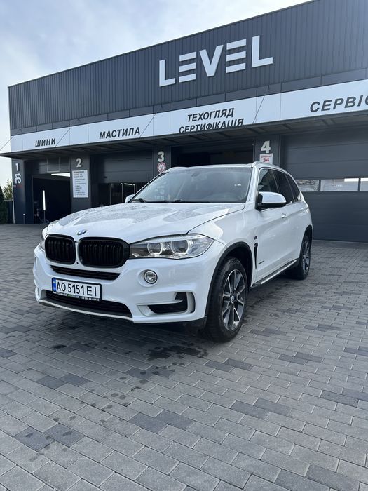 Bmw x5 f15 xdrive. 3.0 бензин