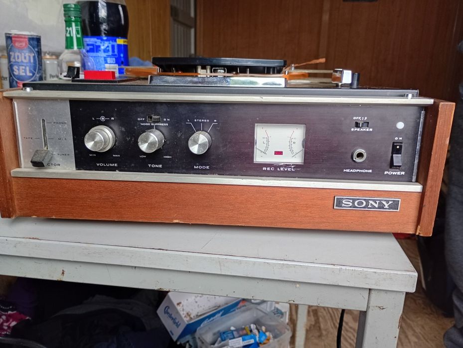 Sprzedam stary magnetofon szpulowy sony