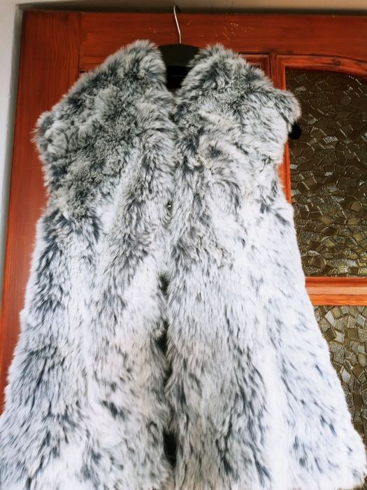 Kamizelka z kapturem futerko S bialo szara