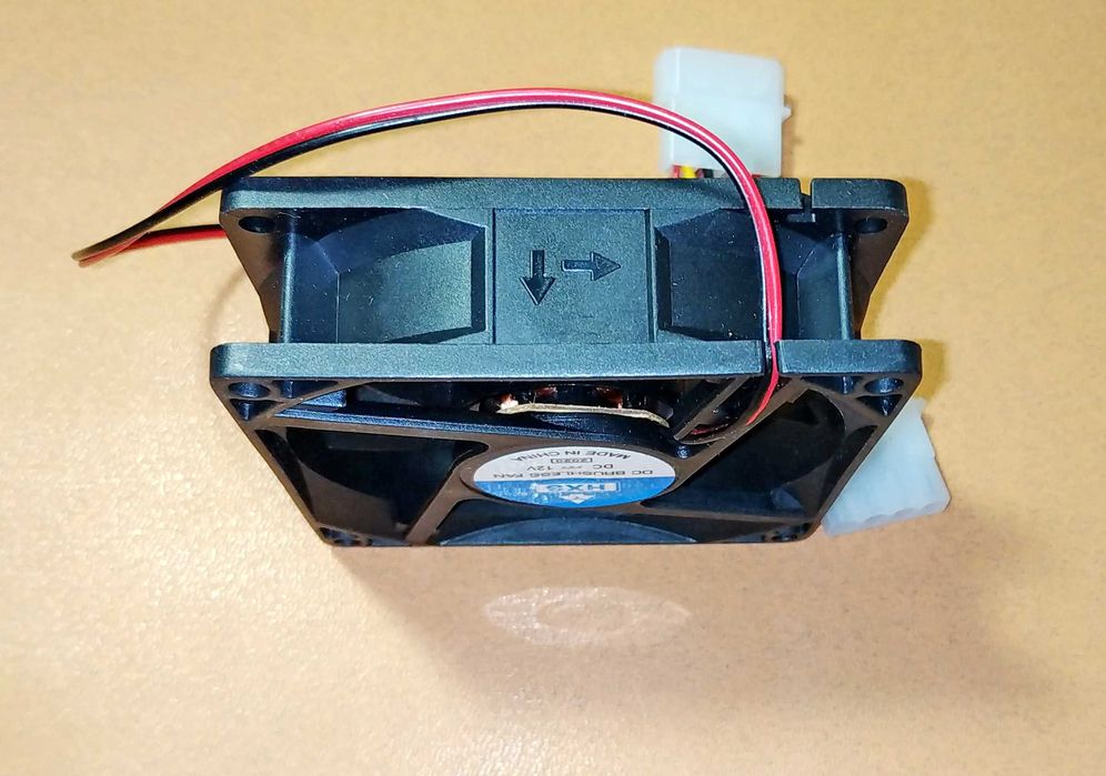 Кулер-вентилятор охлаждения 80х80х25 мм. 12 Вольт.