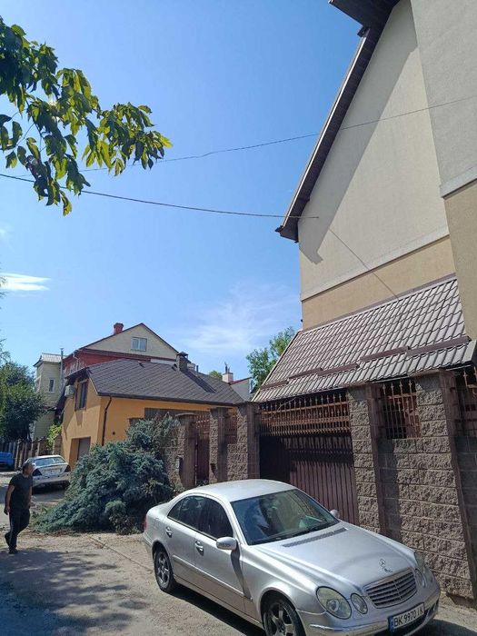 Зрізання дерев Рівне. Розчищення ділянок. Швидко та акуратно.