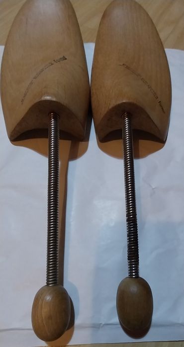 Par de formas antigas para sapatos de homem