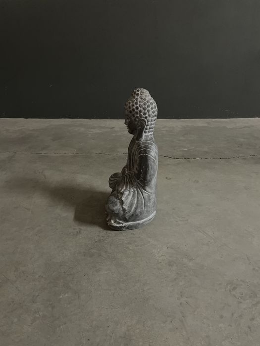 Buddha em pedra de 40 cm de altura