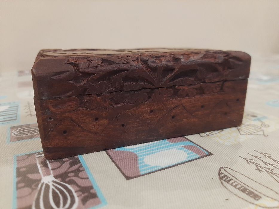 Скринька ручна робота дерев'яна індійська з різьбленням 12,5х7х5 см
50