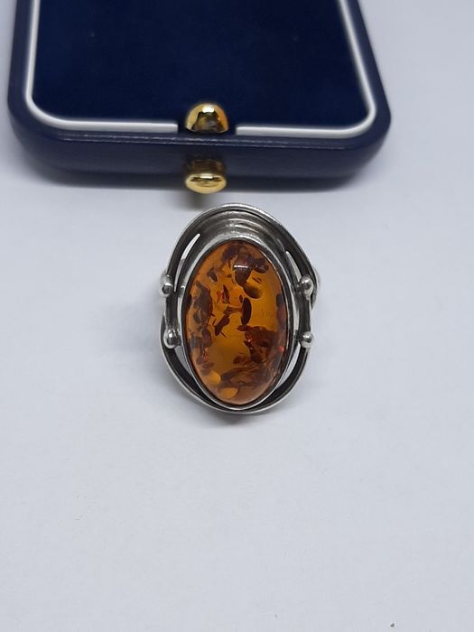 Piękny pierścionek ze srebra, srebro 925 z bursztynem