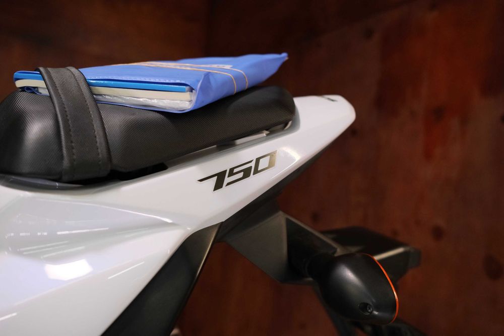 Suzuki GSR750 ABS із Японії