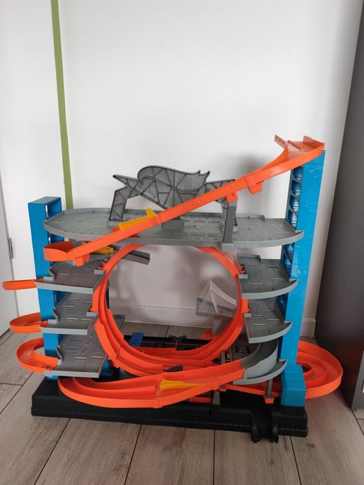 Garaż hot wheels mega atak rekina