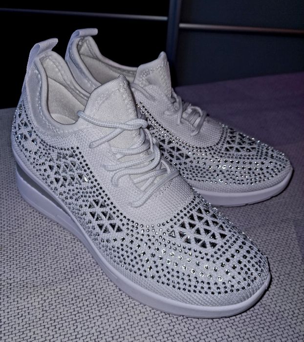 Buty sportowe damskie (38)