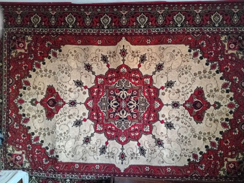 Продам  вовняний килим.