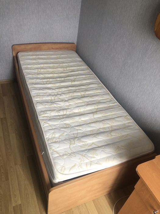 Ліжко з матрацом