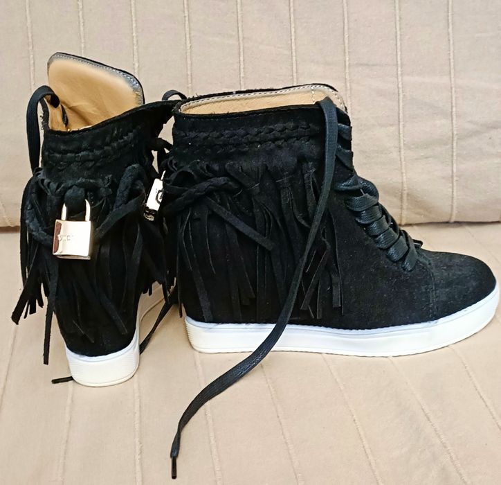 Sneakersy na koturnie