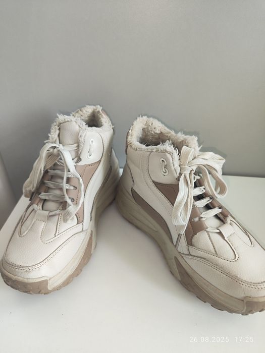 Зимові черевики, кросовки