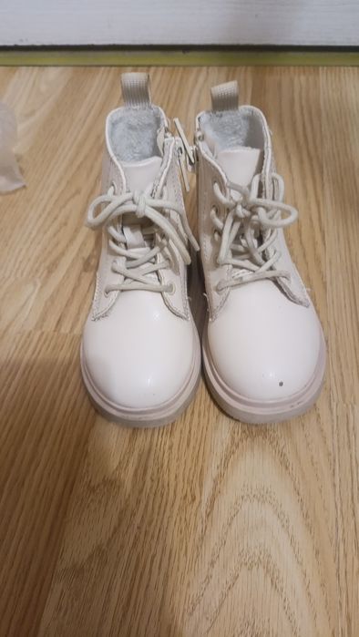 Ботінки , черевики