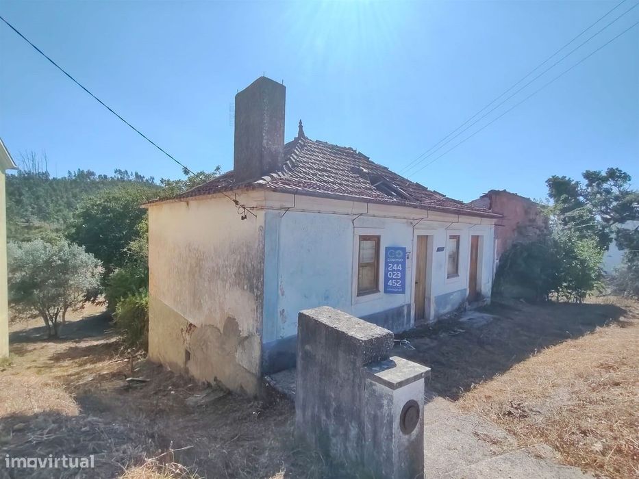Moradia / Terreno / Poço / Colmeias / Leiria