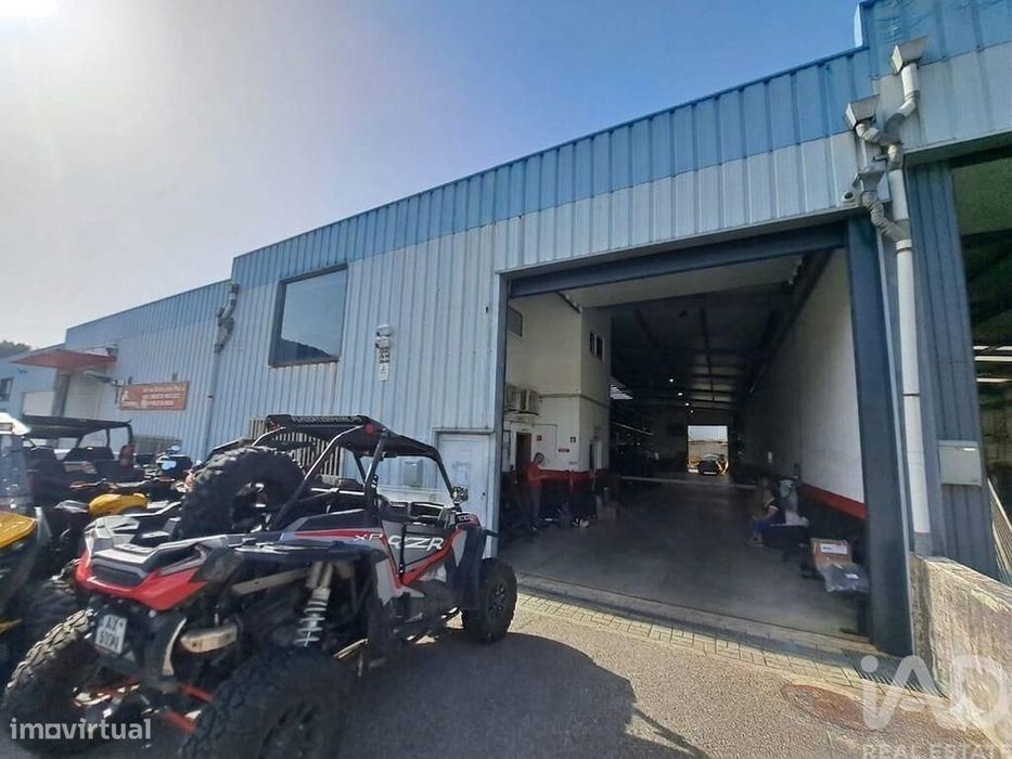 Hangar em Ponte da Barca, Vila Nova de Muía e Paço Vedro de Magalhães