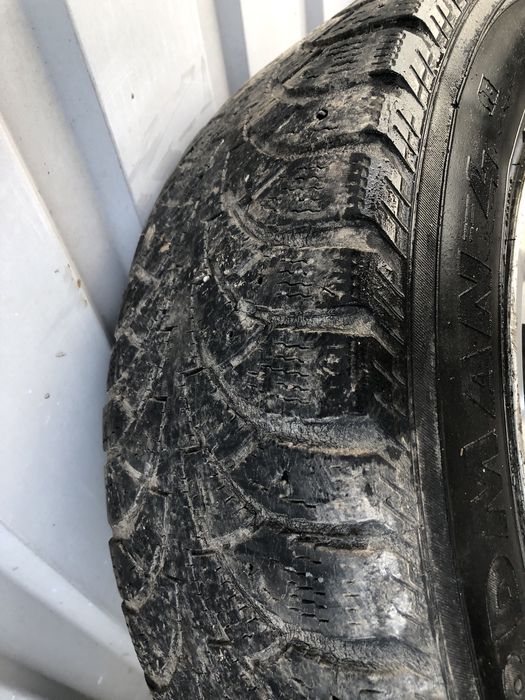 Комплект дисков с зимней резиной на ДЖИЛИ МК СК R15