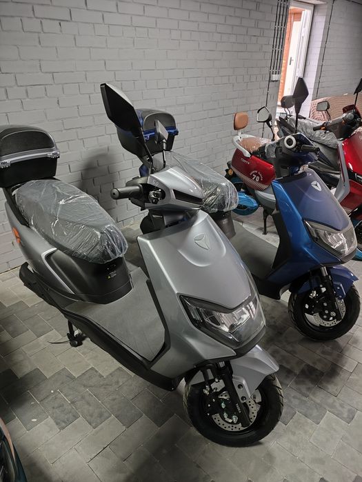 Єлектроскутери Yadea RN