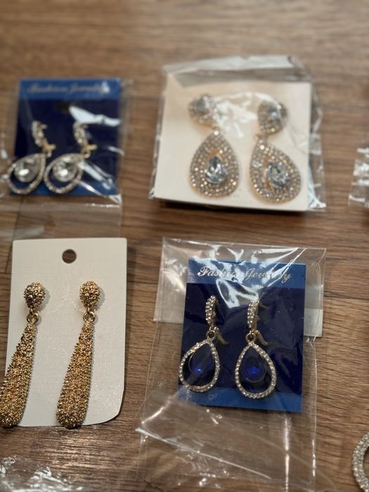 Сережки нові