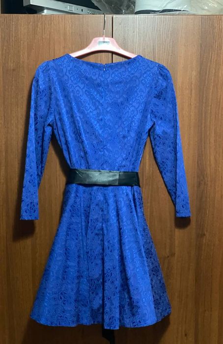 Продам плаття приталене, синє (платье приталенное, синего цвета)