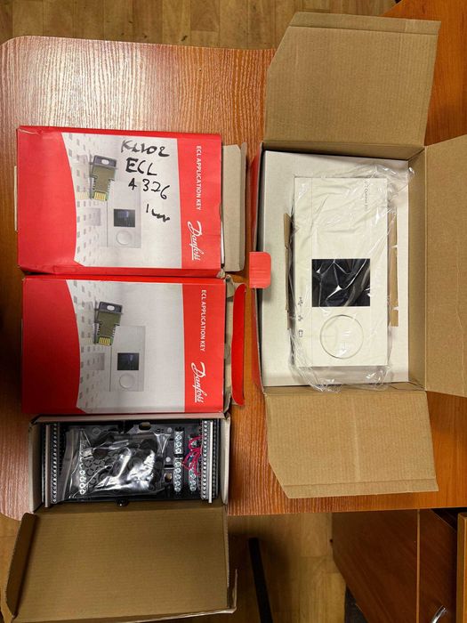 Електронний регулятор температури Danfoss ECL Comfort310/230В Новий