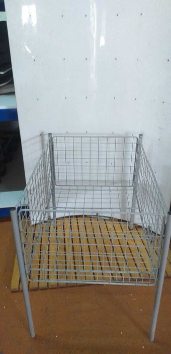 Cesto de roupa p/ loja