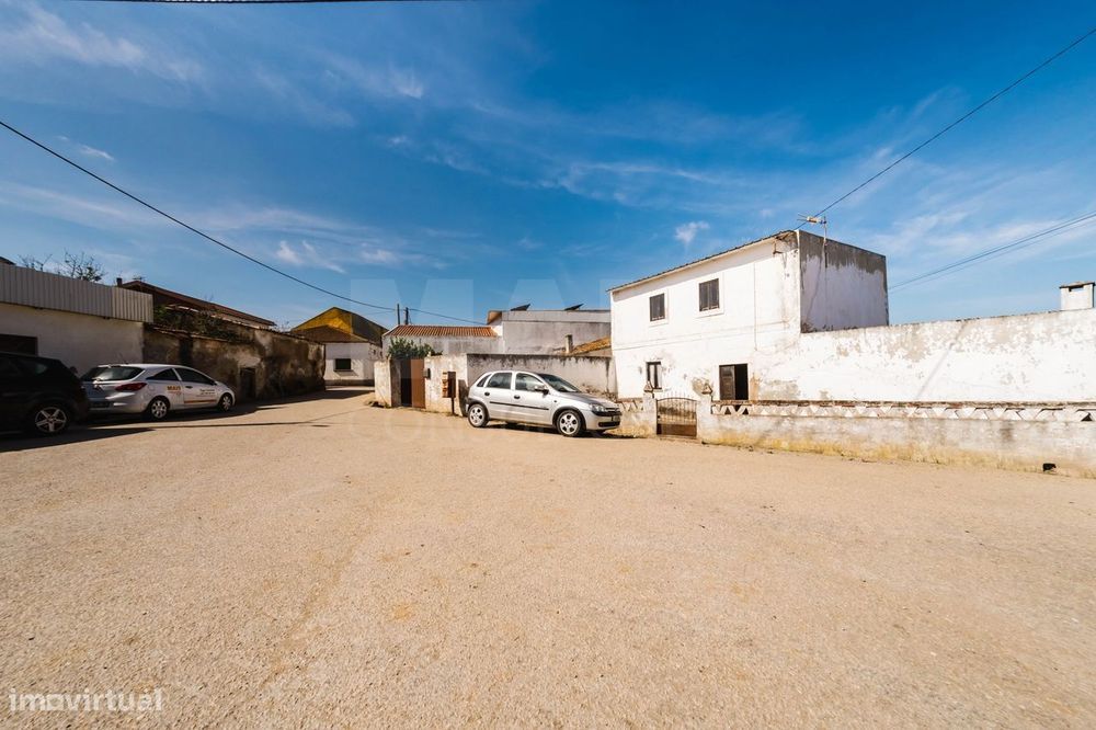 2 Moradias num terreno de 6117m2 | Carvalhal | Bombarral