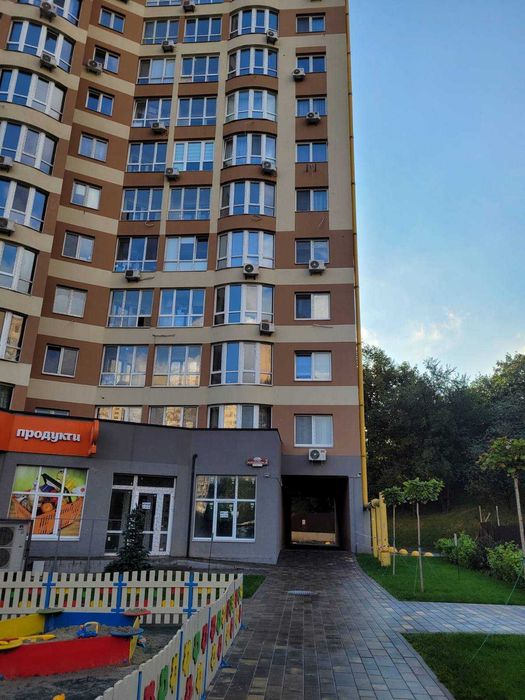 Продаж 1 кімнатної квартири в Солом'янському районі Караваєві дачі, ЖК Family & Friends, вул. Новопольова 2.