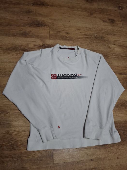 Білий спортивний лонгслів Nike

Легкий, дихаючий та зручний. Підійде д