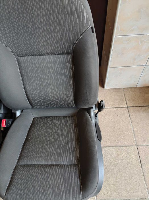 Fotele Opel Astra J kombi 2015r. Komplet ładne bez uszkodzeń.