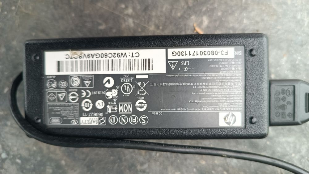 Блок живлення Lenovo adapter 65w 20v, також ще є блок живлення hp