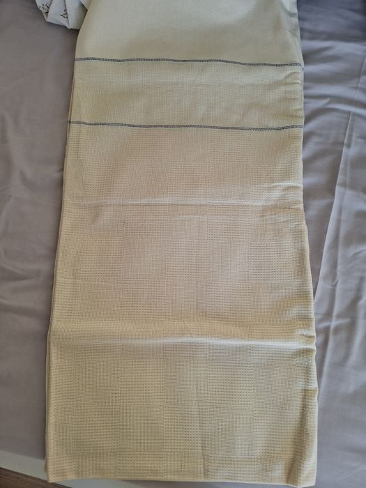 Vende se toalha de mesa nova 160x160 com bordados
