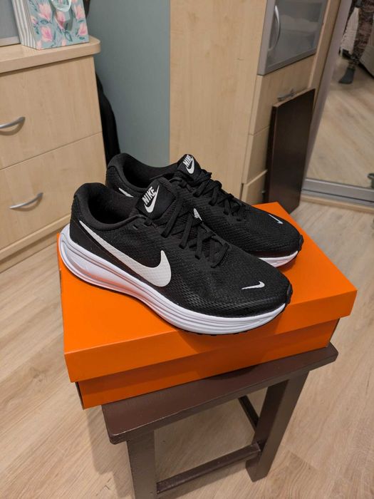 Buty damskie Nike Revolution 8 r. 40