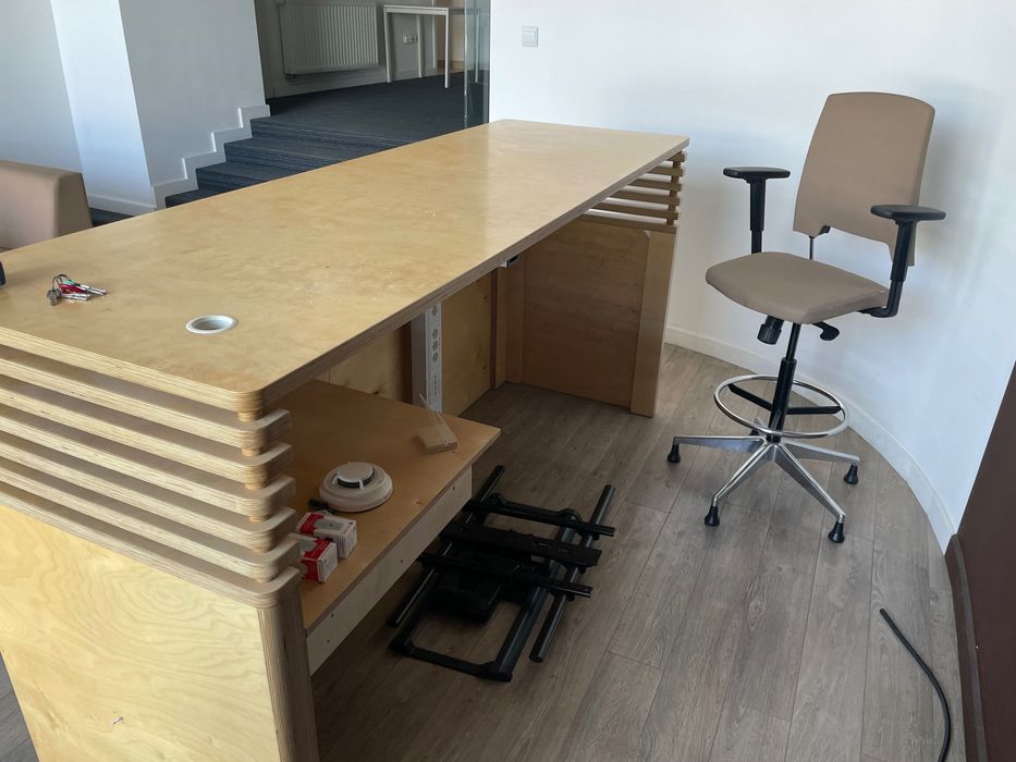 krzesło do lady recepcyjnej hoker