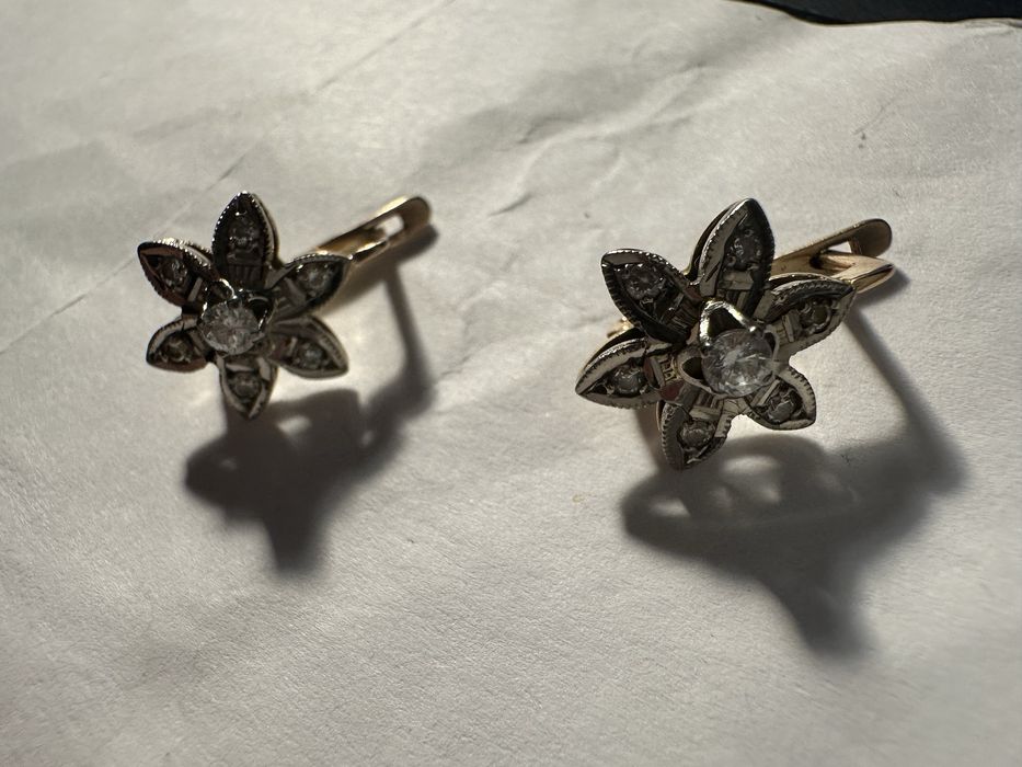 Продам золотые серьги