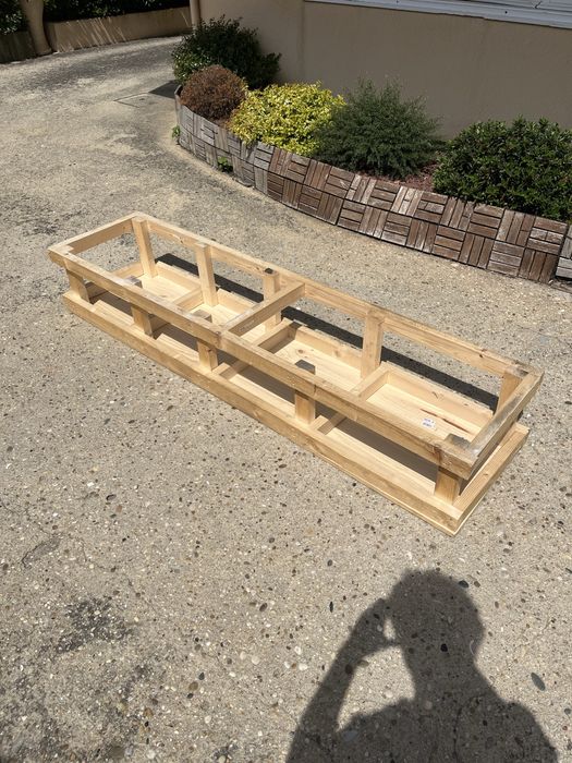 Skate grind - slide ledge / curb / box