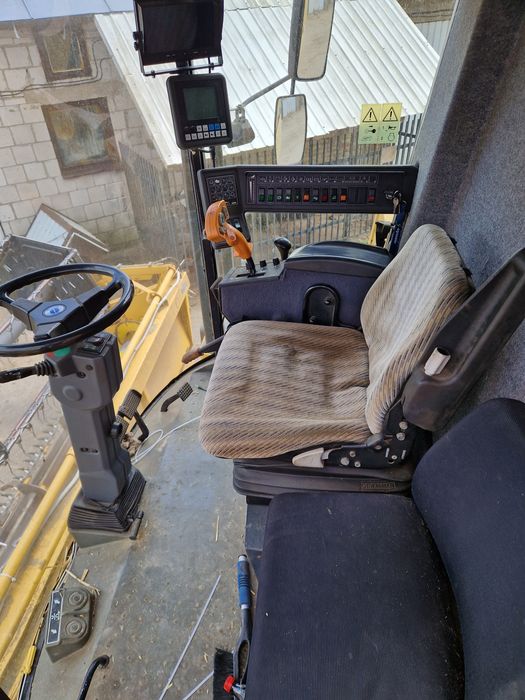 Kombajn zbożowy NEW HOLLAND TX 64 heder 5.18 nie claas