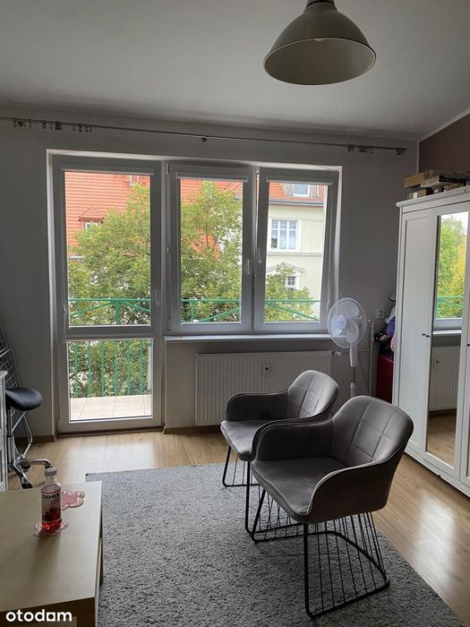 Kawalerka w Śródmieściu z balkonem i piwnicą