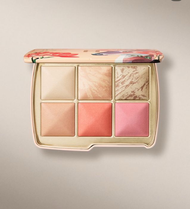 Палетка Hourglass 2025